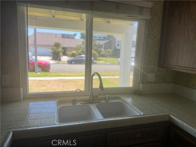 Detail Gallery Image 2 of 17 For 2309 W Flora St, Santa Ana,  CA 92704 - 4 Beds | 2/1 Baths