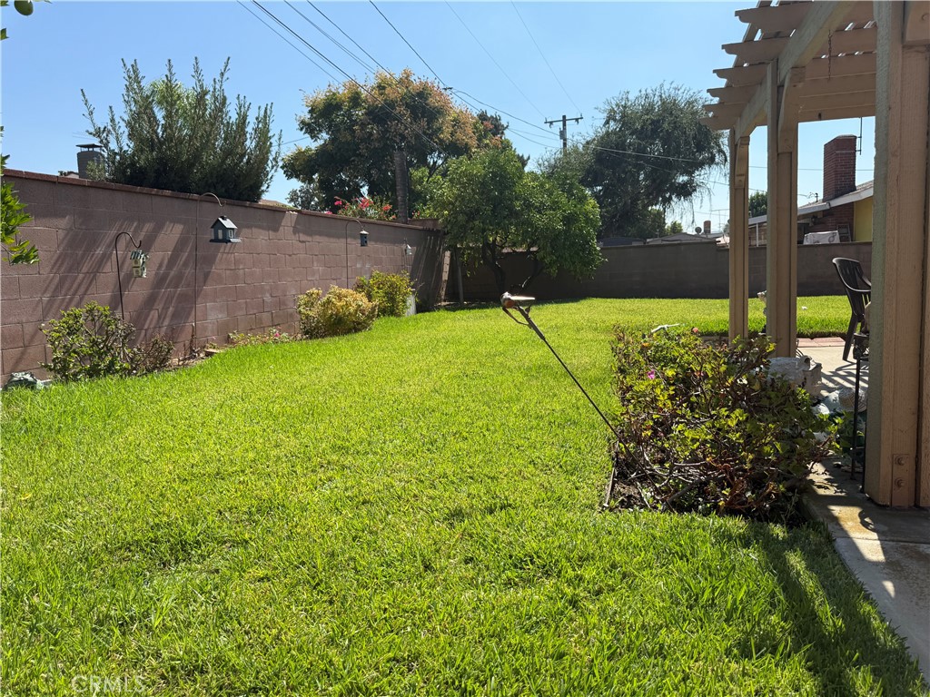 https://media.crmls.org/medias/83d07528-720a-468d-be86-cf32ffdc9605.jpg?preset=X-Large