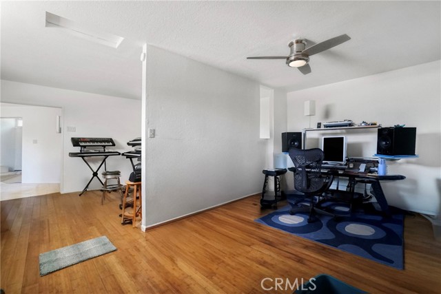 1633 Montgomery Road, Thousand Oaks CA: https://media.crmls.org/medias/83d0c26d-415b-4148-9ae0-74be1a738214.jpg