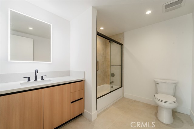 Detail Gallery Image 18 of 24 For 7510 Sepulveda Bld, Van Nuys,  CA 91405 - 3 Beds | 2 Baths