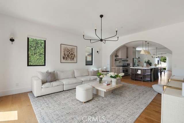 5142 Brynhurst Avenue, Los Angeles CA: https://media.crmls.org/medias/83d14fdd-a727-4899-bdbb-9f1d3b9415ae.jpg