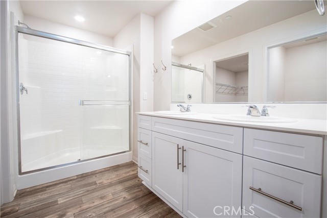 Detail Gallery Image 18 of 31 For 14717 W Rose Ln, Van Nuys,  CA 91405 - 3 Beds | 2/1 Baths