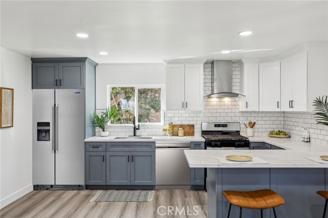 811 W Oliver Street, San Pedro CA: https://media.crmls.org/medias/83d29d21-7e7b-4d55-bcbb-a705955674a2.jpg