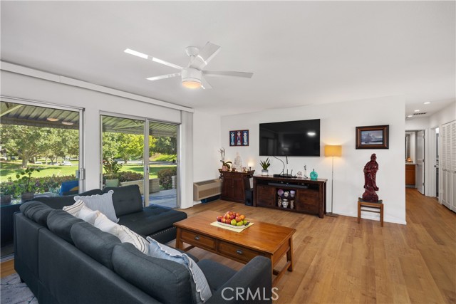 5472 Paseo Del Lago E, Laguna Woods CA: https://media.crmls.org/medias/83d3632f-6306-4fec-a0c7-59fc65eaa39a.jpg