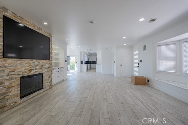 9830 Foothill Boulevard, Sylmar CA: https://media.crmls.org/medias/83d373bc-23d6-4ea3-ba9f-5a51115b1e72.jpg