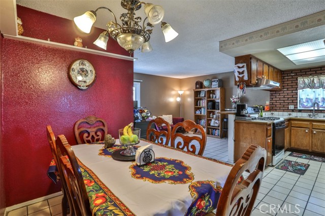 3012 Homer Circle, Jurupa Valley CA: https://media.crmls.org/medias/83d3ecd7-5f6b-444f-94f5-ad3f047f9e69.jpg