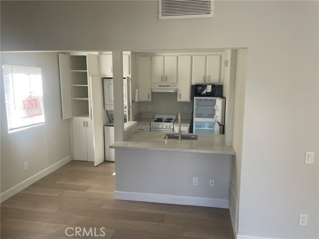 Detail Gallery Image 10 of 26 For 3703 Country Oaks Loop #B,  Ontario,  CA 91761 - 1 Beds | 1 Baths