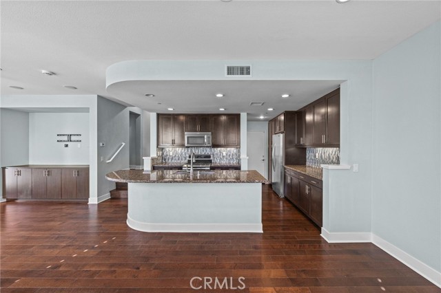 3 Compass Court, Aliso Viejo CA: https://media.crmls.org/medias/83d477fe-d514-4d7d-b361-2613ed2ba506.jpg