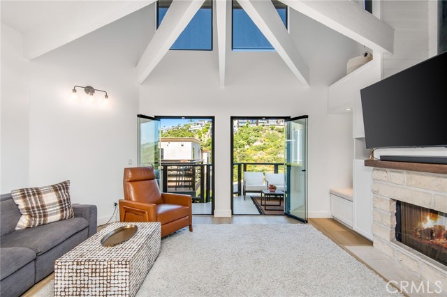 Detail Gallery Image 11 of 49 For 992 Noria St, Laguna Beach,  CA 92651 - 3 Beds | 2/1 Baths