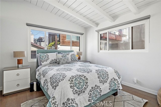 200 Moonstone Street, Manhattan Beach CA: https://media.crmls.org/medias/83d5613f-ca53-4aa3-9832-19a8b2328132.jpg