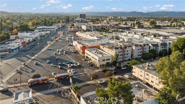 Detail Gallery Image 43 of 45 For 5135 Zelzah Ave #201,  Encino,  CA 91316 - 2 Beds | 2 Baths