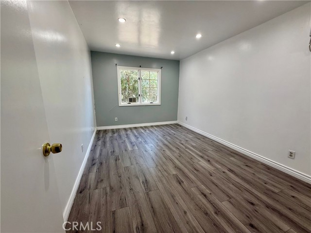 Detail Gallery Image 14 of 28 For 6618 Smoke Tree Ave, Oak Park,  CA 91377 - 4 Beds | 3 Baths