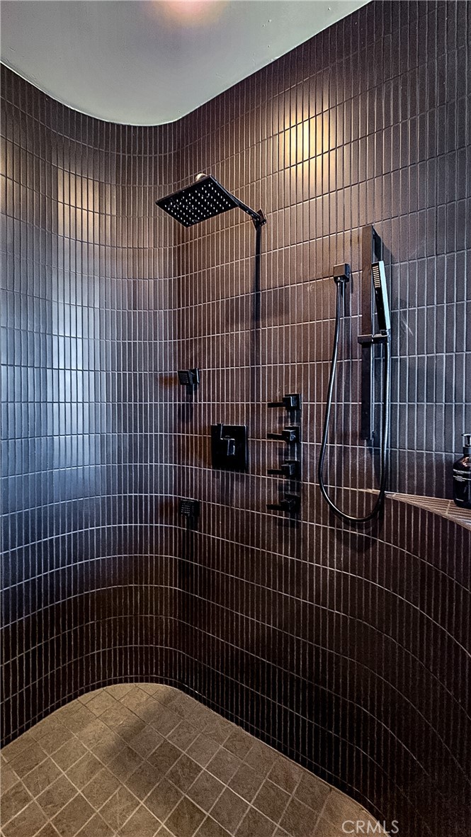 https://media.crmls.org/medias/83d6fcb9-3edc-47ec-b195-082cecb8a611.jpg?preset=X-Large