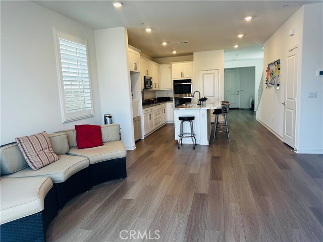 Detail Gallery Image 2 of 44 For 3485 S. Meadowlark Dr, Ontario,  CA 91761 - 4 Beds | 2/1 Baths