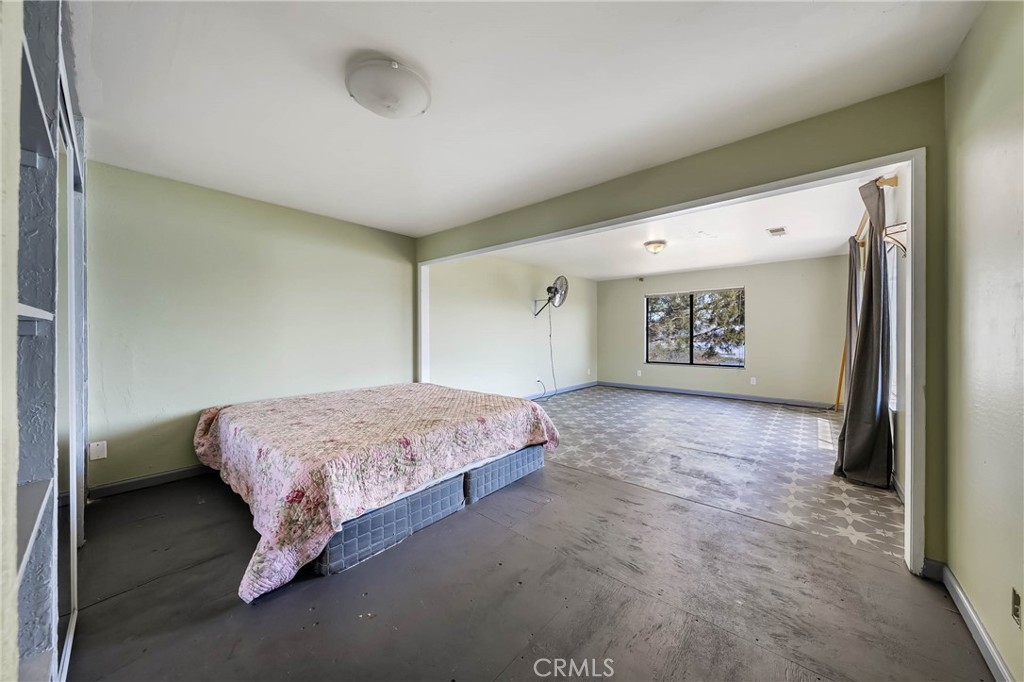 https://media.crmls.org/medias/83d7c4f8-bb19-4879-8edc-ba1244cafa56.jpg?preset=X-Large