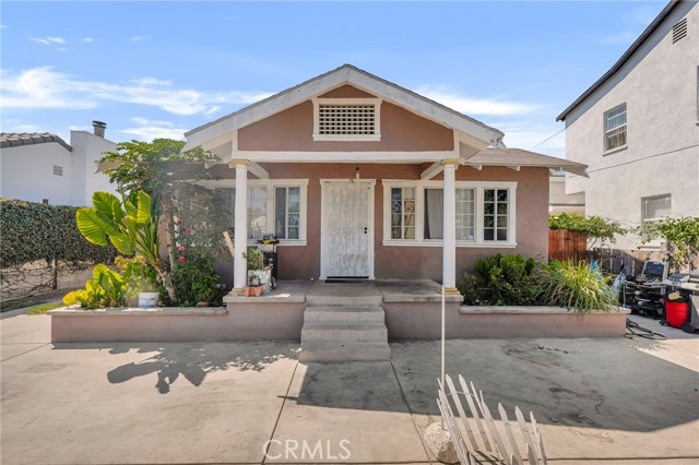 2621 Vineyard Avenue, Los Angeles CA: https://media.crmls.org/medias/83d7e0e0-25a9-42e5-a574-673a4e465d22.jpg
