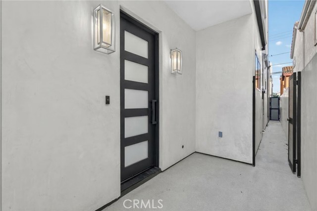 Detail Gallery Image 6 of 58 For 520 11th St, Huntington Beach,  CA 92648 - 3 Beds | 3/1 Baths