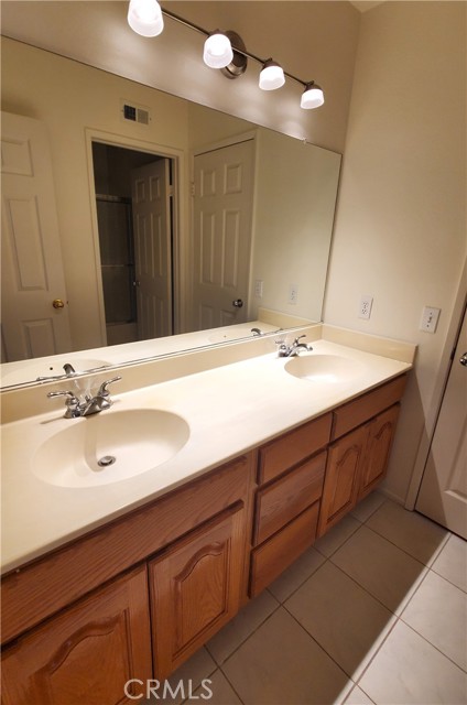 Upstairs Shared Bathroom