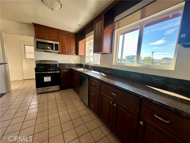 Detail Gallery Image 6 of 21 For 5775 Trinidad, Buena Park,  CA 90620 - 3 Beds | 1/1 Baths