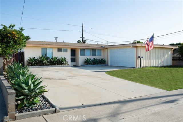 9262 Joyzelle Drive, Garden Grove CA: https://media.crmls.org/medias/83d8fabe-5ee9-49b0-9346-7ed2513c14a8.jpg