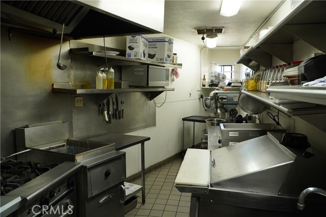 124 E Lincoln Ave, Orange CA: https://media.crmls.org/medias/83d8ffbb-4e3d-4b43-8593-3a3e7abd7f95.jpg