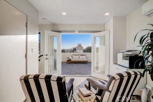 Detail Gallery Image 59 of 73 For 3511 via Dolce, Marina Del Rey,  CA 90292 - 4 Beds | 3/1 Baths