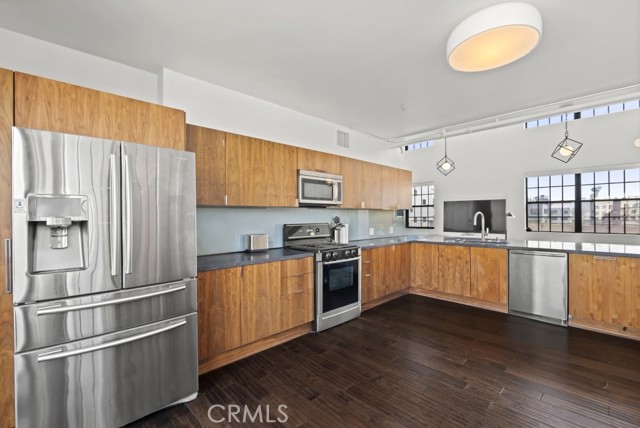 Detail Gallery Image 39 of 52 For 746 S Los Angeles St #1201,  Los Angeles,  CA 90014 - 2 Beds | 3 Baths