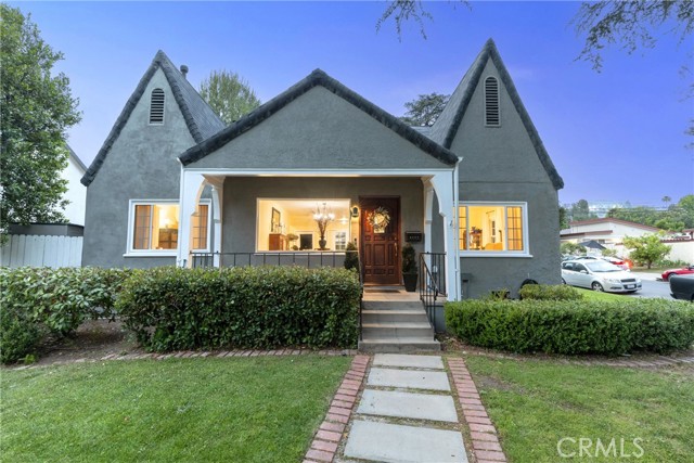 2309 E Glenoaks Boulevard, Glendale CA: https://media.crmls.org/medias/83da38f5-1fb4-4ae8-98b9-d122ff9f3224.jpg