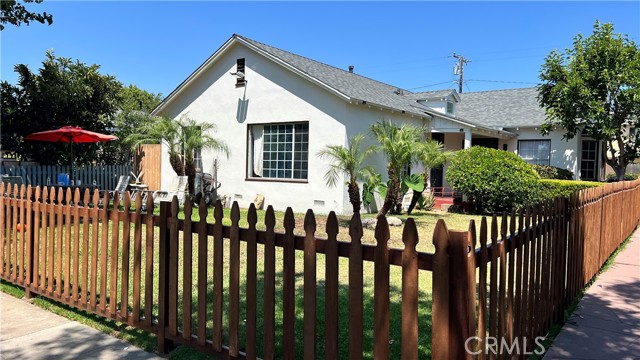 515 S Van Ness Avenue, Santa Ana CA: https://media.crmls.org/medias/83db60e0-10c0-4b06-8217-2fbf93beb20d.jpg