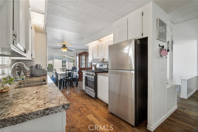 3524 East Avenue, Palmdale CA: https://media.crmls.org/medias/83db7f7e-6a81-45f2-a652-de1887ca41c1.jpg