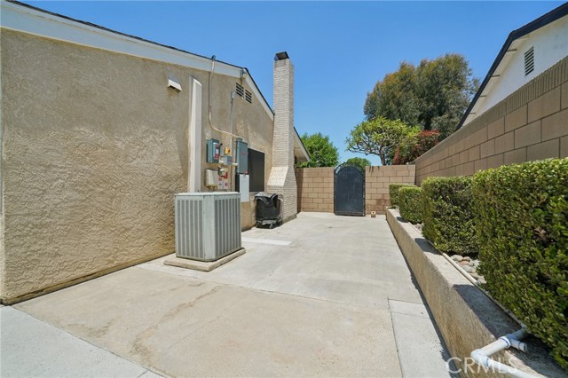 6253 Hamilton Court, Chino CA: https://media.crmls.org/medias/83db8e8d-73a8-4708-bbbd-3be981db0a2e.jpg