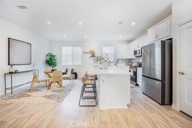 Detail Gallery Image 3 of 52 For 1609 Fig Tree Way, Oceanside,  CA 92056 - 3 Beds | 2/1 Baths