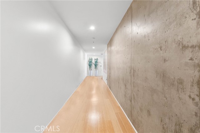 1111 S Grand Avenue, Los Angeles CA: https://media.crmls.org/medias/83dbd528-2565-4ad5-b175-8528f04334aa.jpg