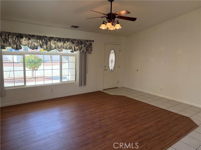 Detail Gallery Image 3 of 20 For 7413 Montrose, Hesperia,  CA 92345 - 3 Beds | 2 Baths