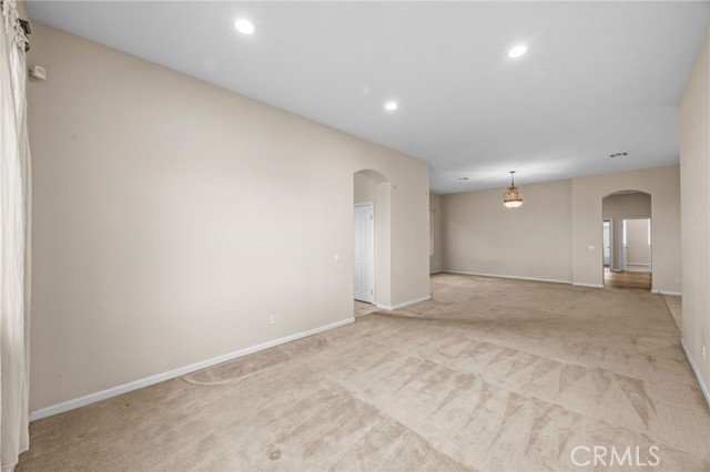 Detail Gallery Image 9 of 54 For 101 via De La Valle, Lake Elsinore,  CA 92532 - 4 Beds | 2/1 Baths