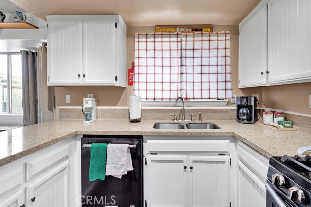 Detail Gallery Image 15 of 44 For 10753 Locust, Hesperia,  CA 92345 - 3 Beds | 2 Baths