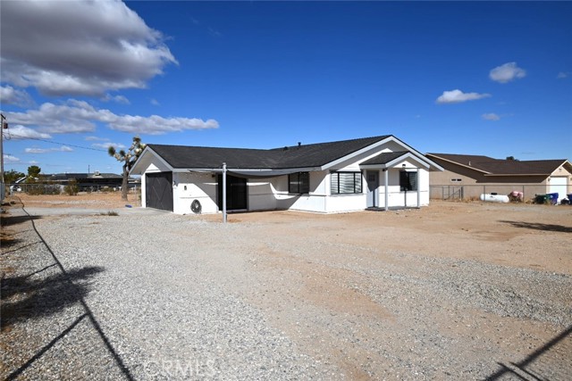 Detail Gallery Image 3 of 28 For 58288 Canterbury St, Yucca Valley,  CA 92284 - 3 Beds | 2 Baths