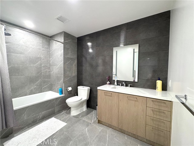 Detail Gallery Image 4 of 4 For 400 S Broadway #2109,  Los Angeles,  CA 90013 - 0 Beds | 1 Baths