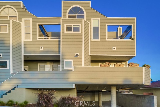 1300 12th Street, Manhattan Beach, California 90266, 2 Bedrooms Bedrooms, ,3 BathroomsBathrooms,Residential,Sold,12th,OC21247475