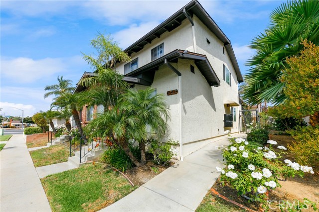 651 46th Street, Long Beach, California 90807, ,Multi-Family,For Sale,46th,PW24210020