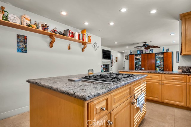 Detail Gallery Image 11 of 31 For 236 8th St, Seal Beach,  CA 90740 - 5 Beds | 5 Baths
