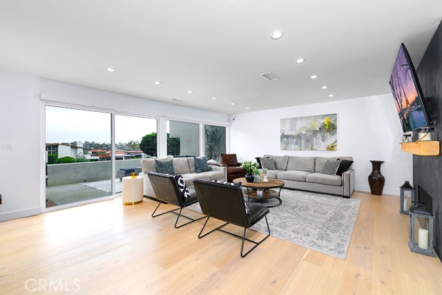 2111 Vista Entrada, Newport Beach CA: https://media.crmls.org/medias/83e0b466-4337-4312-8831-92ca115813d2.jpg
