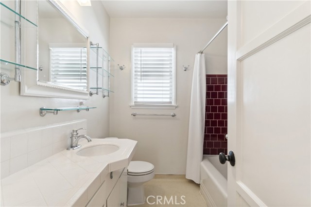 Detail Gallery Image 9 of 17 For 8004 Holy Cross Pl, Los Angeles,  CA 90045 - 2 Beds | 2 Baths