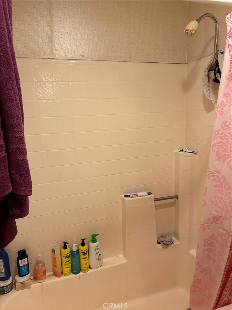https://media.crmls.org/medias/83e0f54d-b673-42b5-9fab-fcadea4aa4ca.jpg?preset=X-Large