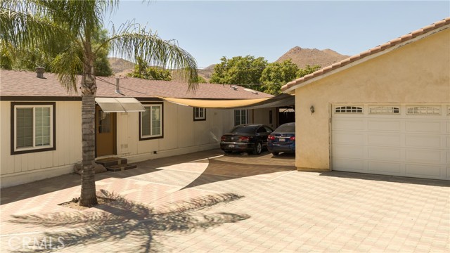 21510 Floral Avenue, Perris CA: https://media.crmls.org/medias/83e247a1-75fb-4a63-985f-20ad9330404e.jpg