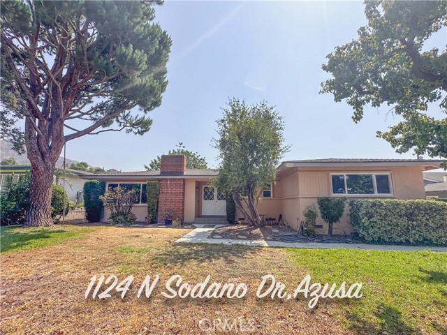 1124 N Soldano Drive, Azusa CA: https://media.crmls.org/medias/83e30742-9ee9-487d-8800-d8667a9b7ce7.jpg