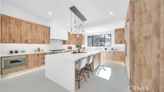 Detail Gallery Image 6 of 39 For 18829 Paseo Nuevo Dr, Tarzana,  CA 91356 - 4 Beds | 4/1 Baths