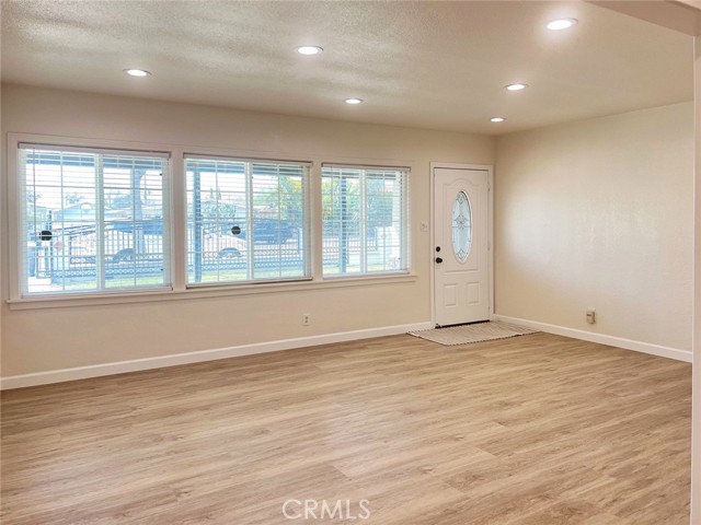 Detail Gallery Image 6 of 24 For 2133 W Civic Center Dr, Santa Ana,  CA 92703 - 3 Beds | 1 Baths