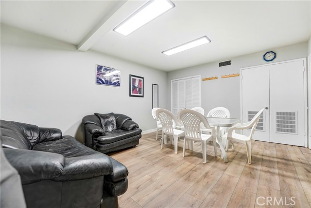 Detail Gallery Image 19 of 24 For 5243 Yarmouth #31,  Encino,  CA 91316 - 3 Beds | 2/1 Baths