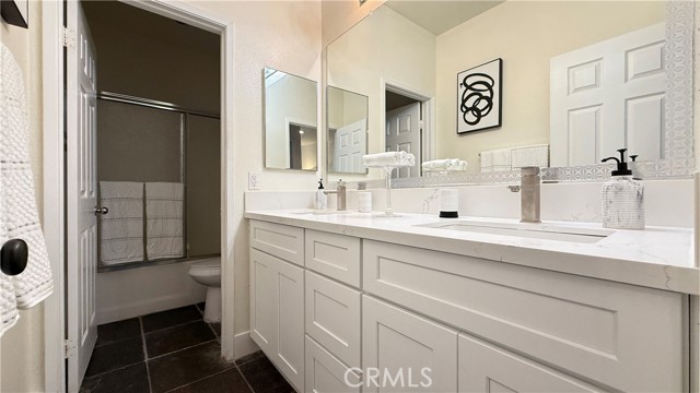 11958 Sunstone Court, Eastvale CA: https://media.crmls.org/medias/83e3db2e-7e31-4f44-8c85-af71a19452e7.jpg